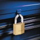 Cadenas Master Lock 1145EURD sur coffret de sécurité